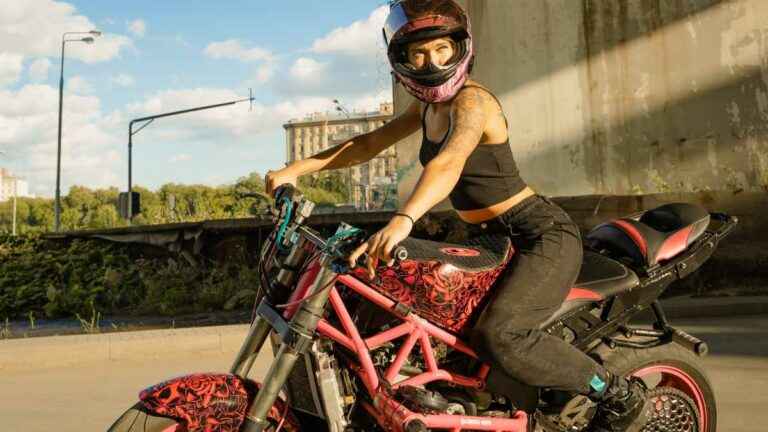 Motos e mulheres como ter estilo em duas rodas