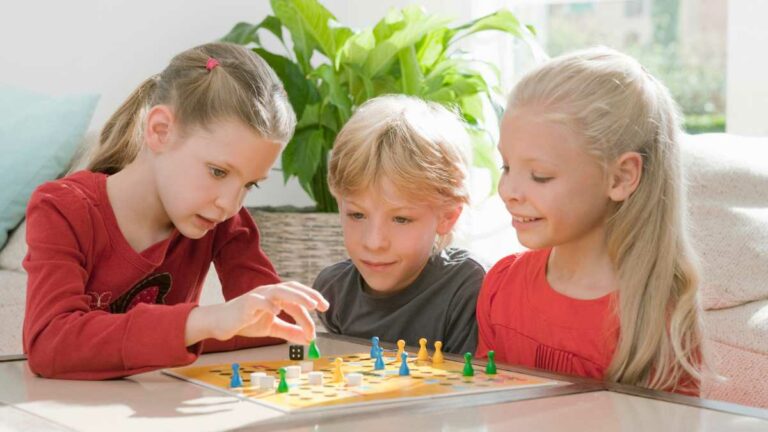 Quais os benefícios do jogo de tabuleiro para crianças