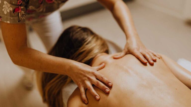 Quais são as vantagens de visitar uma casa de massagem tântrica