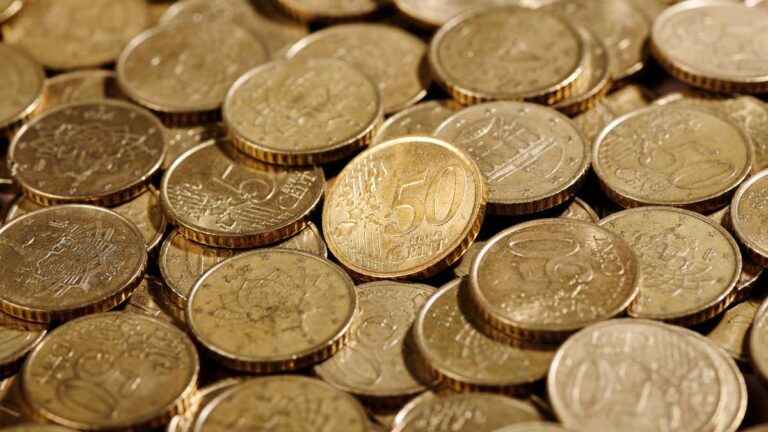 moedas de 50 centavos com a letra a