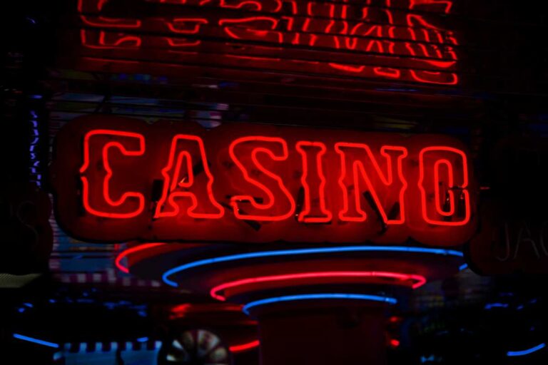 007 Cassino Royale e os melhores filmes sobre cassino
