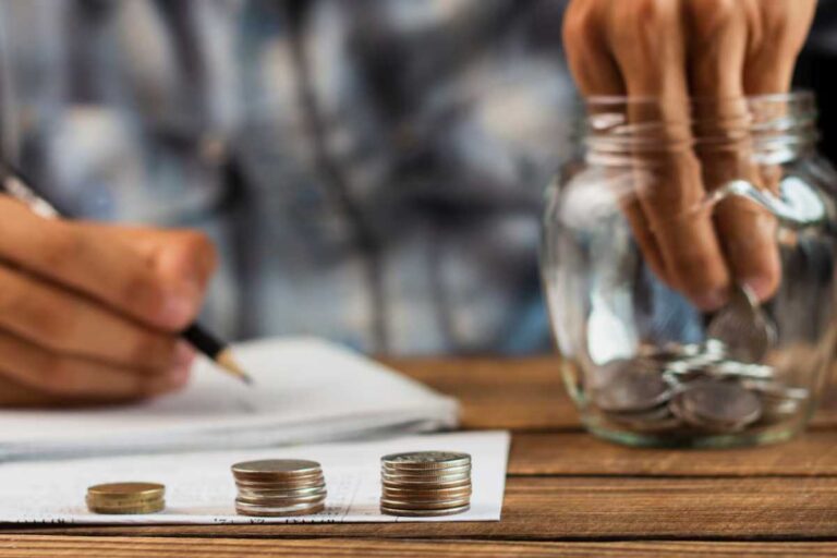 4 investimentos melhores que a poupança para considerar em 2025